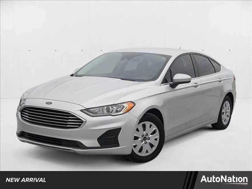2019 Ford Fusion S photo 1
