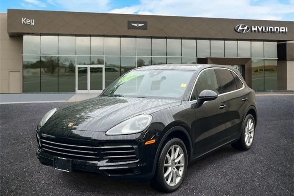2022 Porsche Cayenne Platinum Edition photo 1