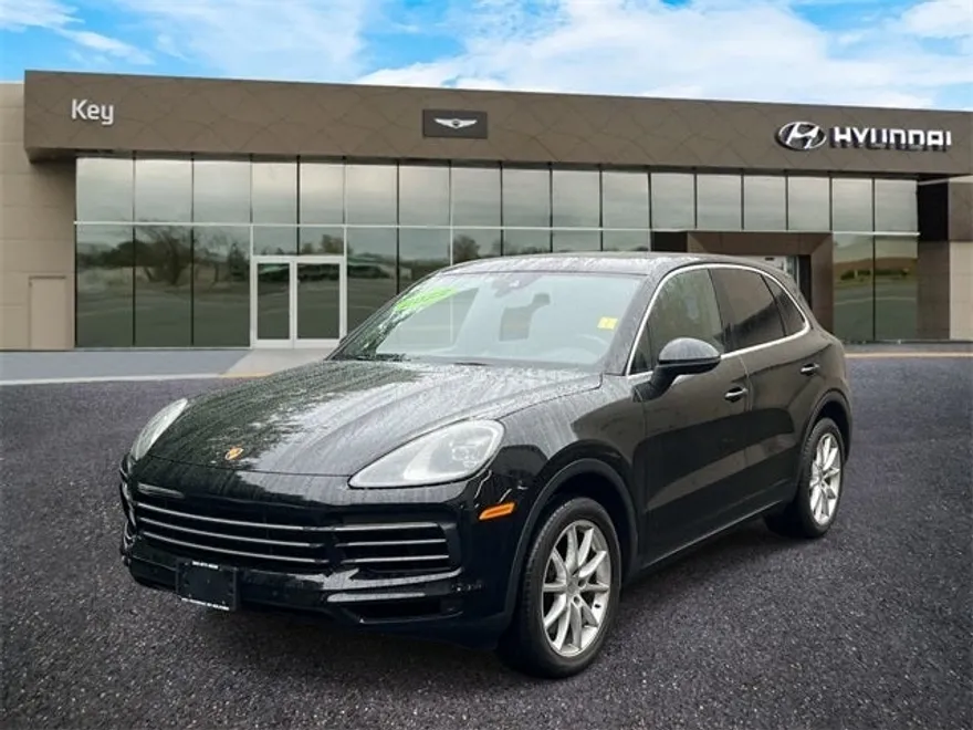 2022 Porsche Cayenne Platinum Edition photo 1