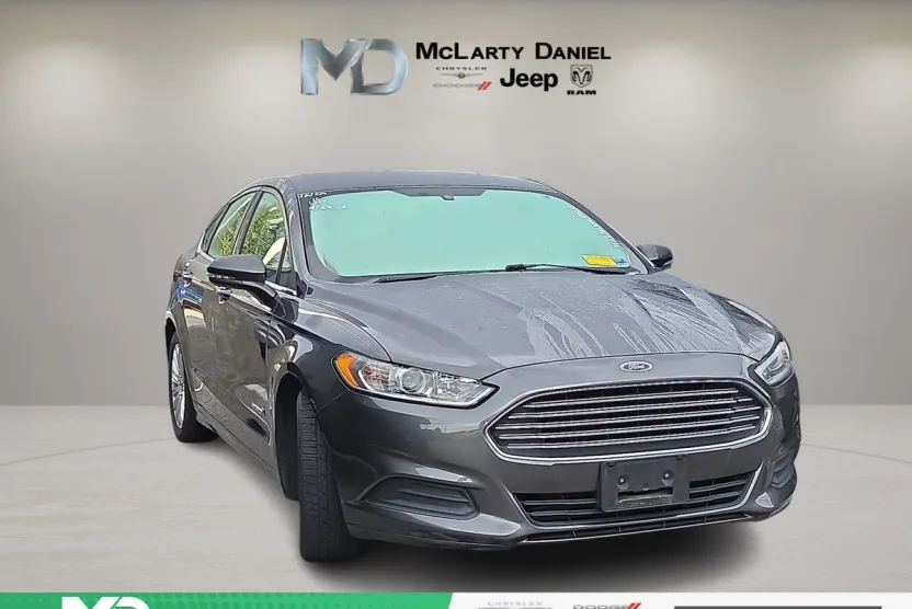 2016 Ford Fusion Hybrid SE photo 1