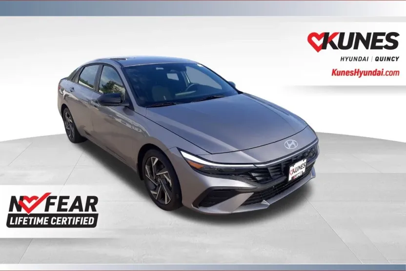 2025 Hyundai Elantra SEL Sport photo 1