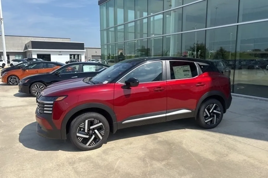 2025 Nissan Kicks SV photo 1