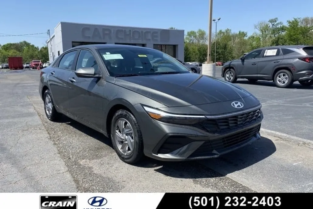 2025 Hyundai Elantra SE photo 1