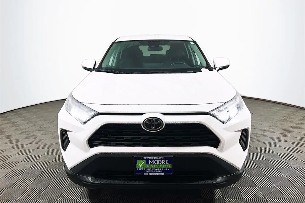 2025 Toyota RAV4 LE photo 1