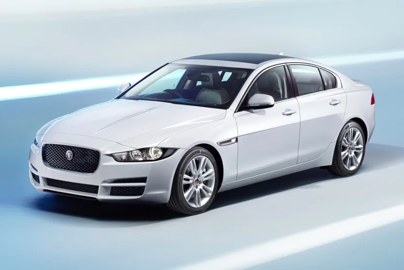 2018 Jaguar XE Premium photo 1