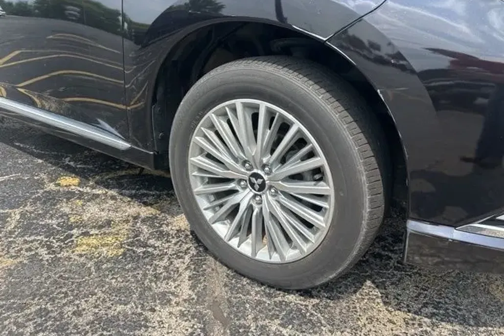 2019 Mitsubishi Outlander PHEV GT photo 1