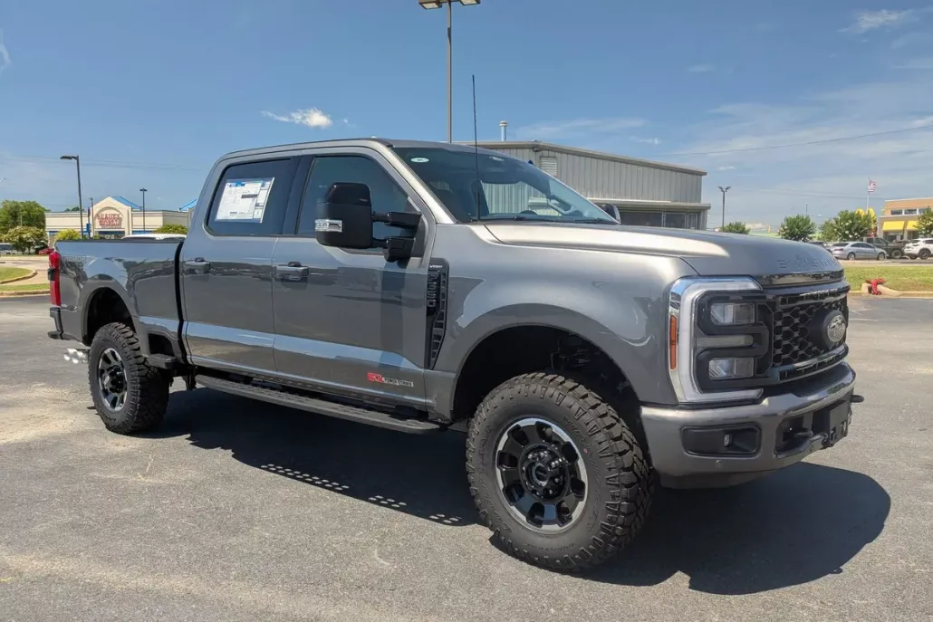 2025 Ford F-350 Lariat photo 1