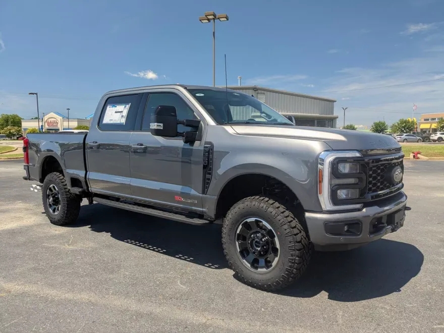 2025 Ford F-350 Lariat photo 1