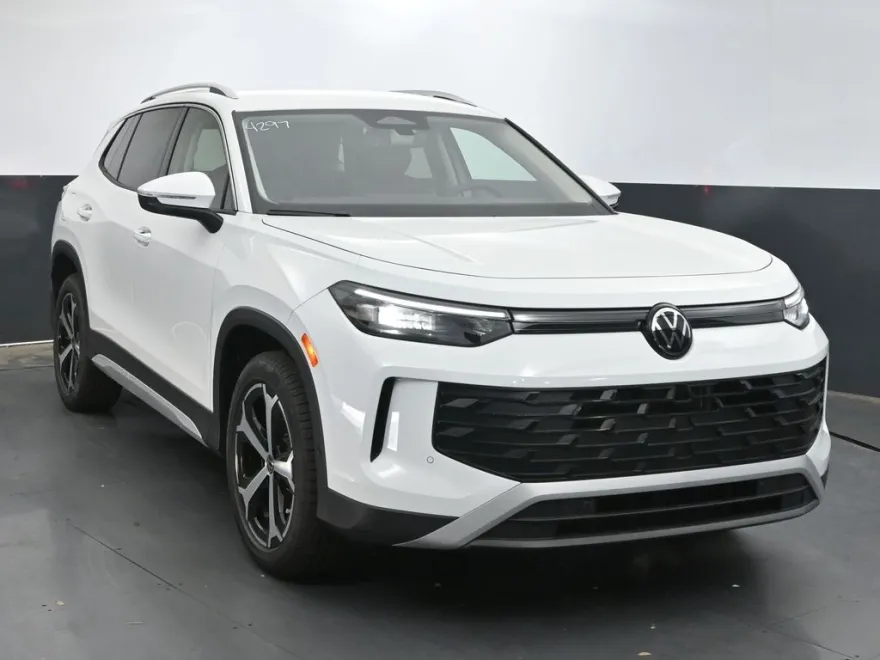 2025 Volkswagen Tiguan SE photo 1