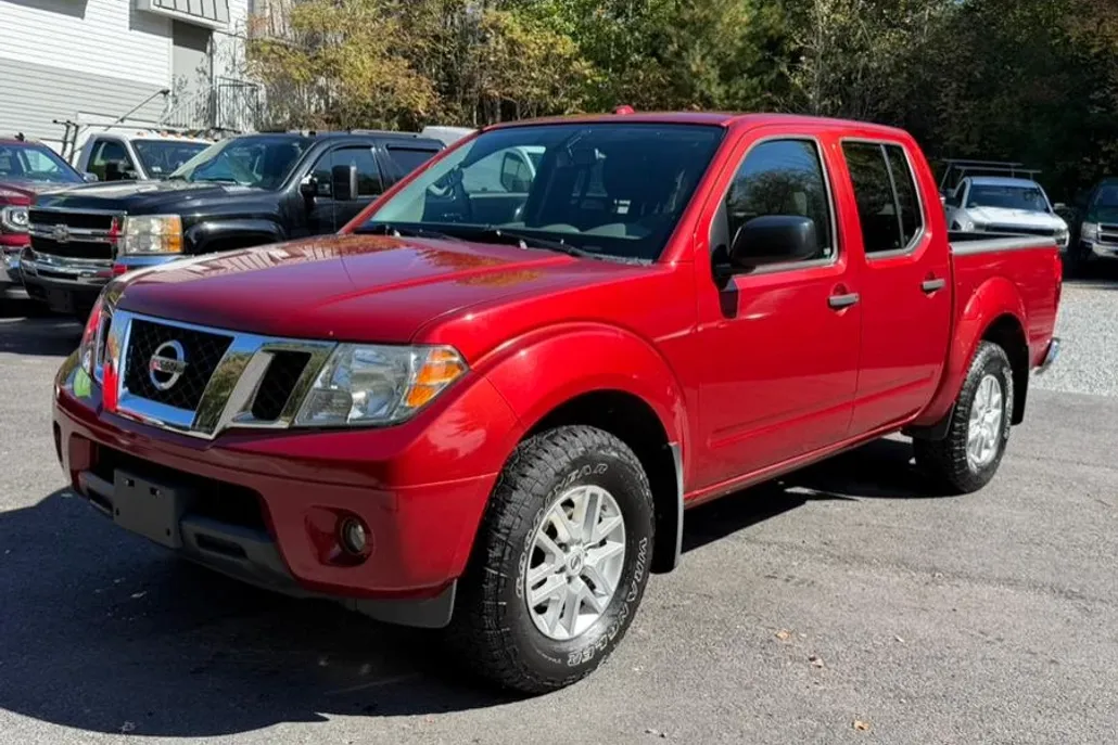2016 Nissan Frontier Crew Cab SV photo 1