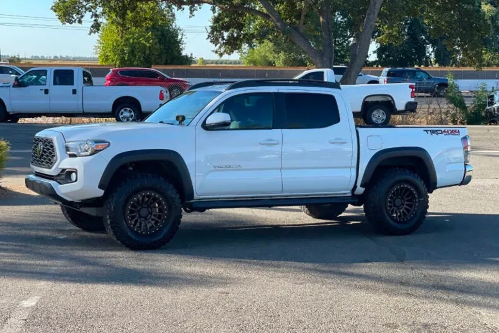 2021 Toyota Tacoma TRD Off-Road photo 1