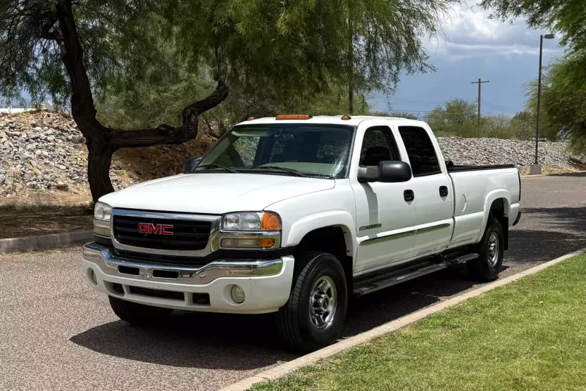 2005 Gmc Sierra SLE photo 1