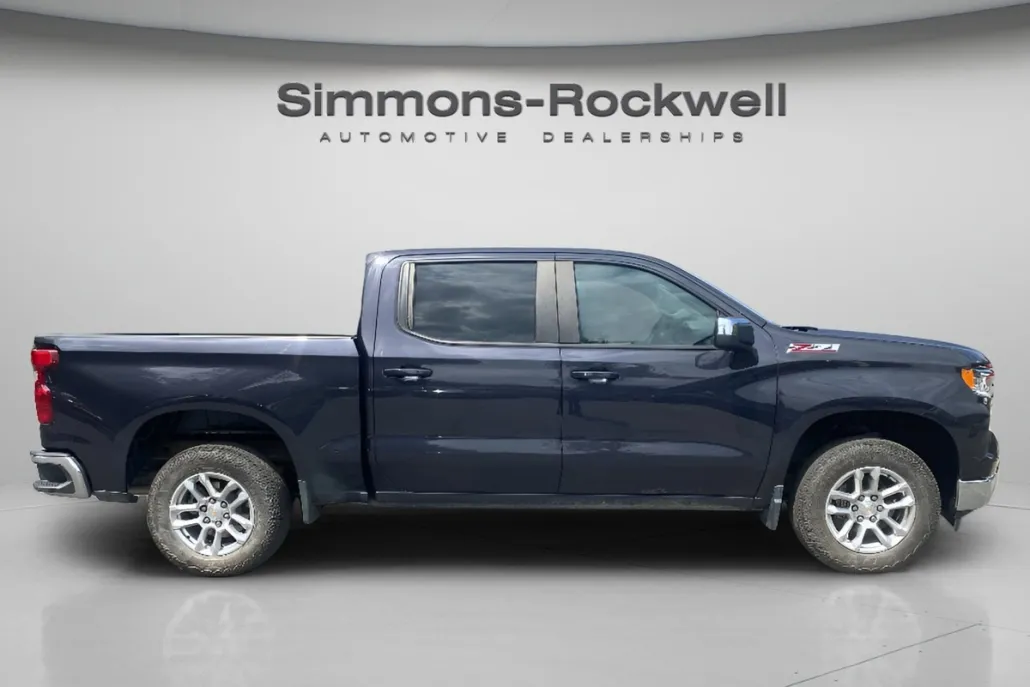 2023 Chevrolet Silverado 1500 LT photo 1
