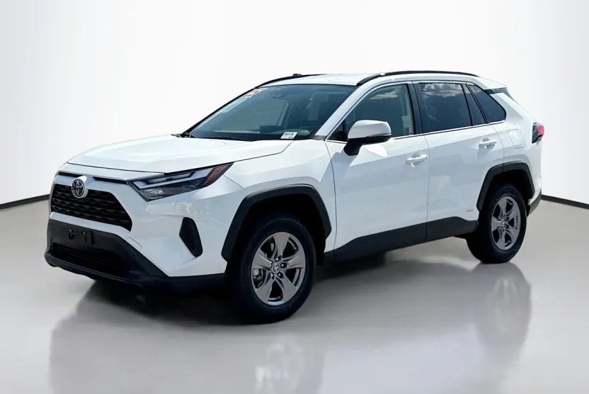 2025 Toyota RAV4 Hybrid LE photo 1