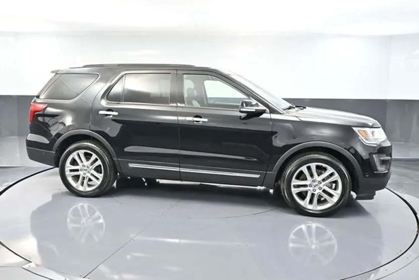 2016 Ford Explorer Limited photo 1