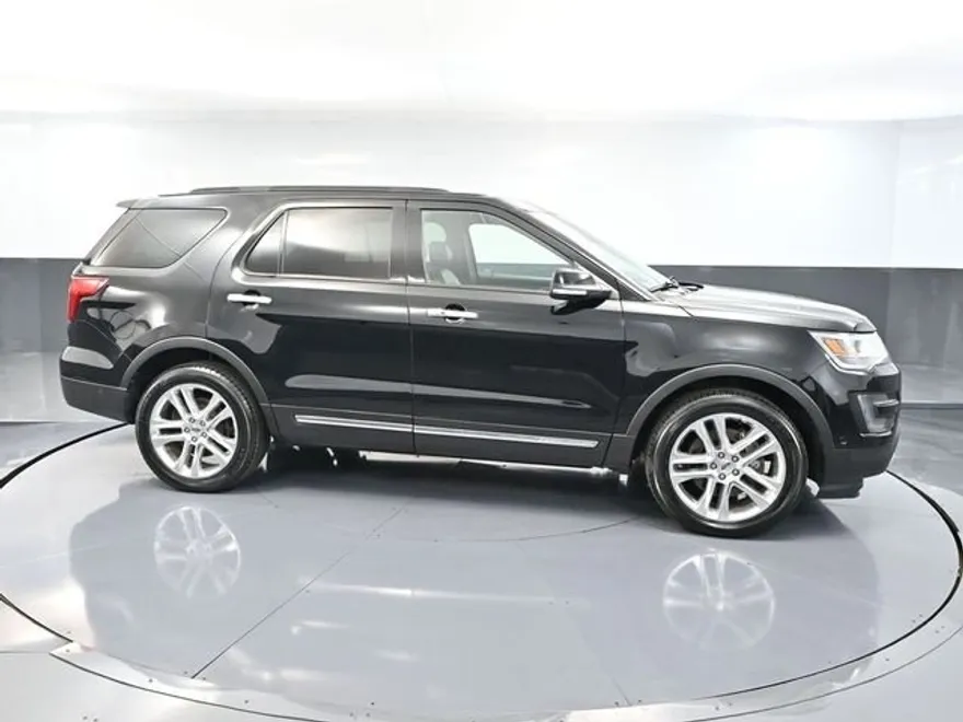 2016 Ford Explorer Limited photo 1