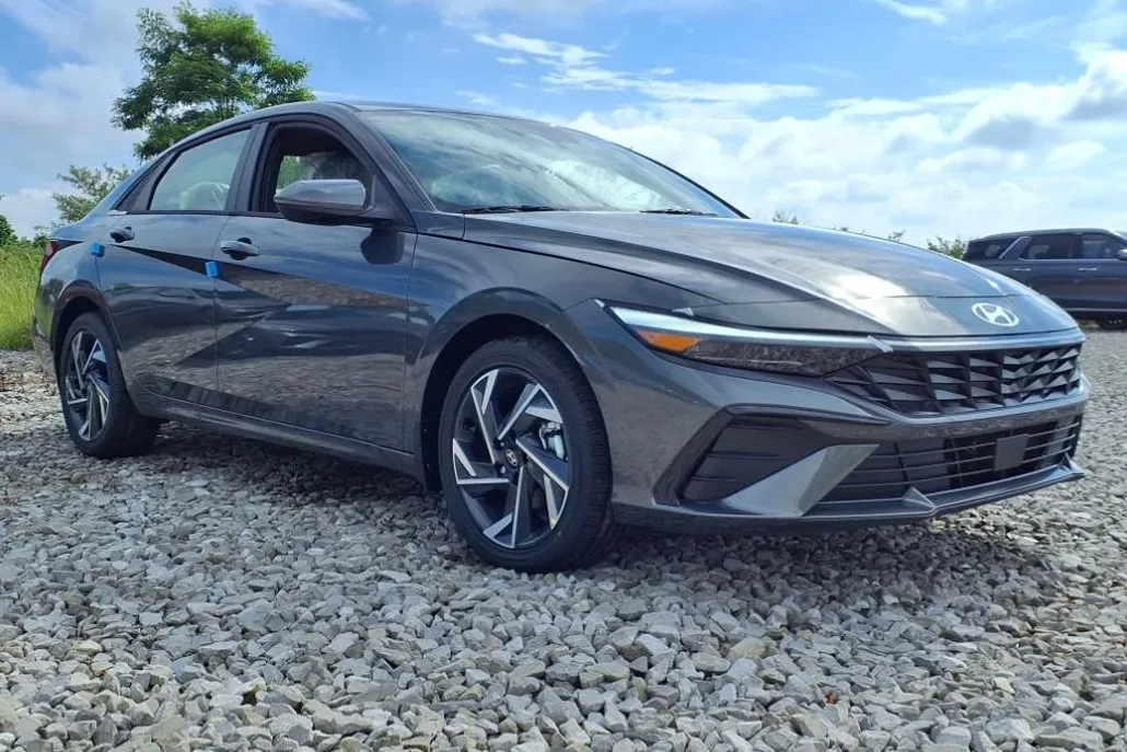 2025 Hyundai Elantra Hybrid Limited photo 1