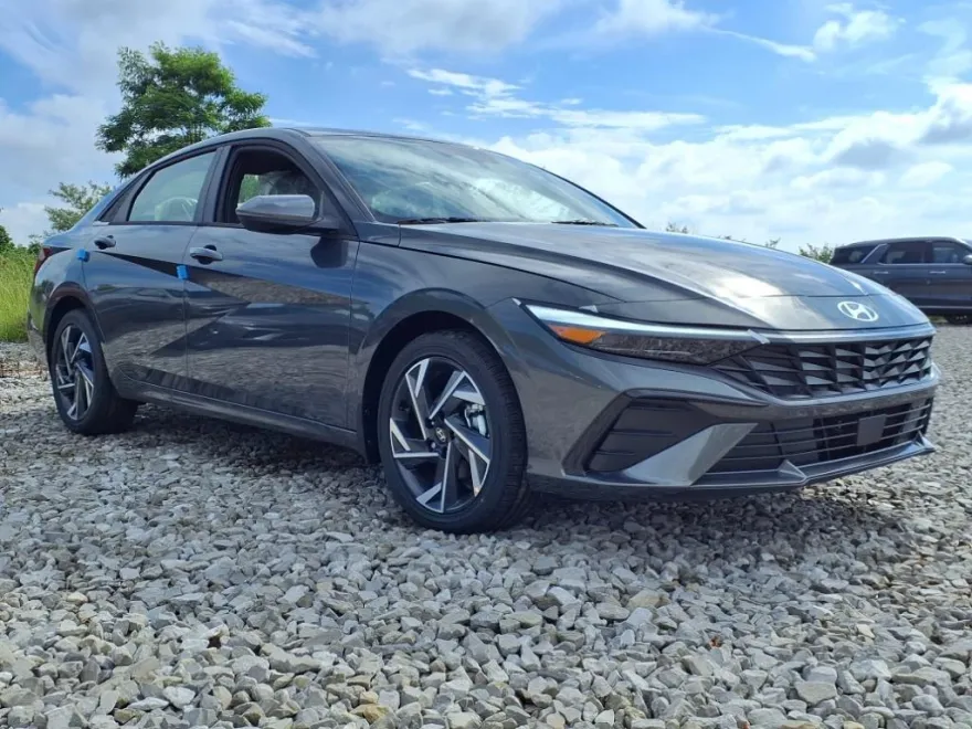 2025 Hyundai Elantra Hybrid Limited photo 1