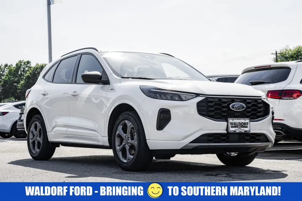2024 Ford Escape ST-Line photo 1