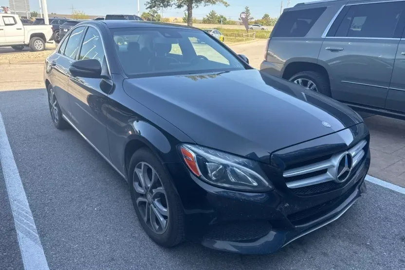 2016 Mercedes Benz C 300 Luxury photo 1