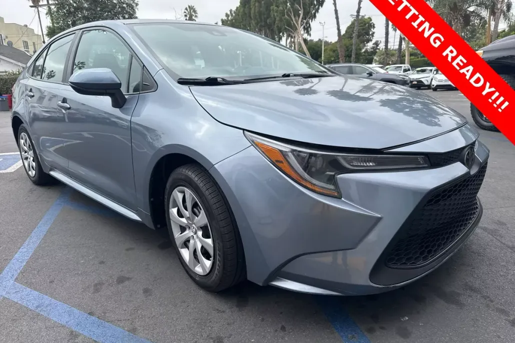 2022 Toyota Corolla LE photo 1