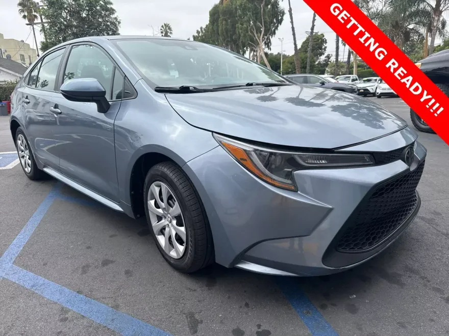 2022 Toyota Corolla LE photo 1