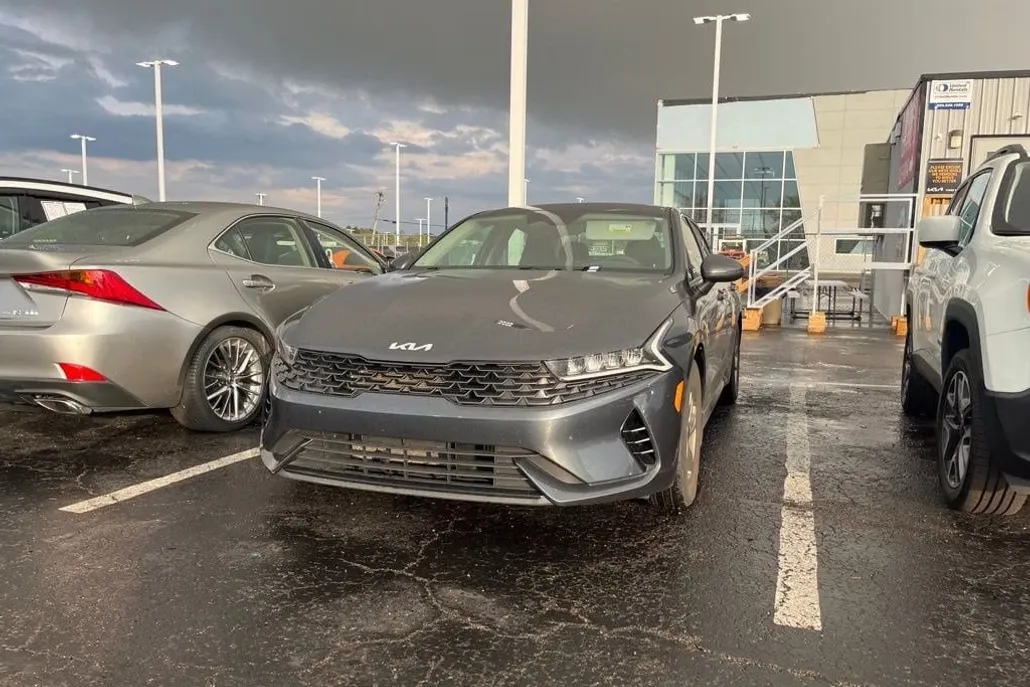 2023 Kia K5 LXS photo 1