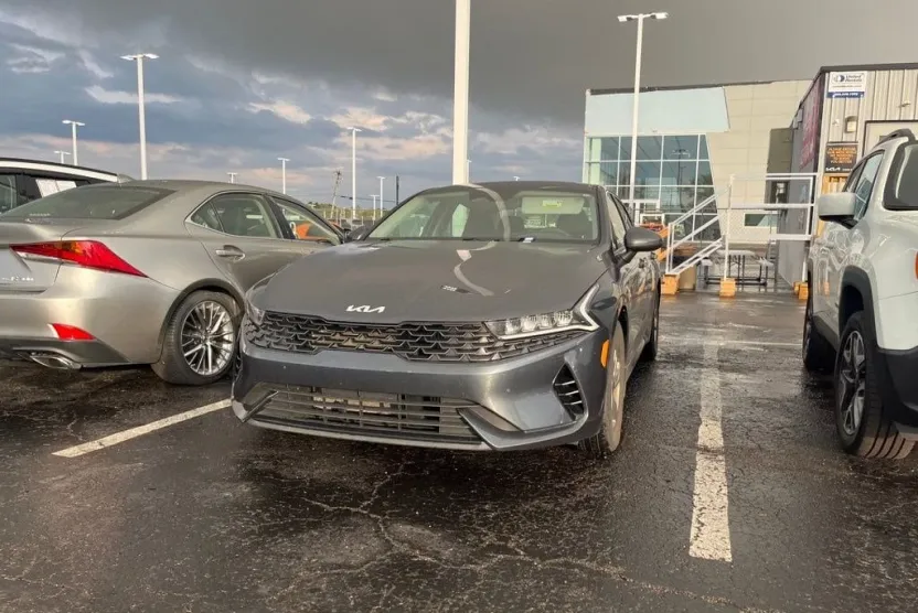 2023 Kia K5 LXS photo 1