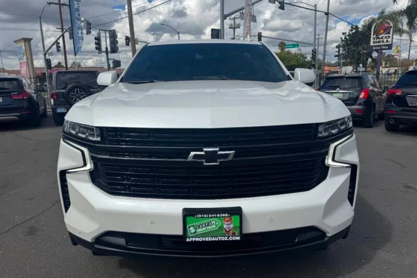 2023 Chevrolet Suburban RST photo 1