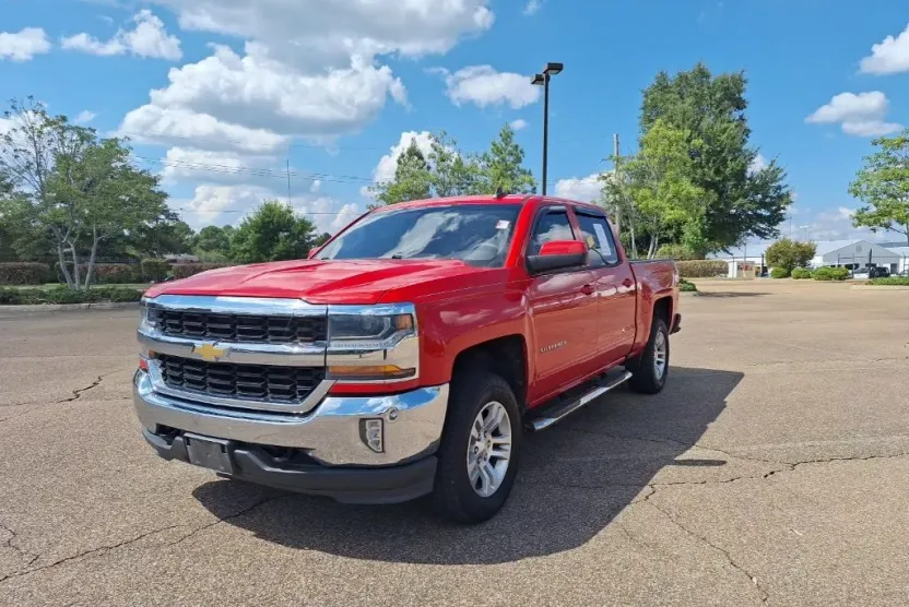 2018 Chevrolet Silverado 1500 LT photo 1