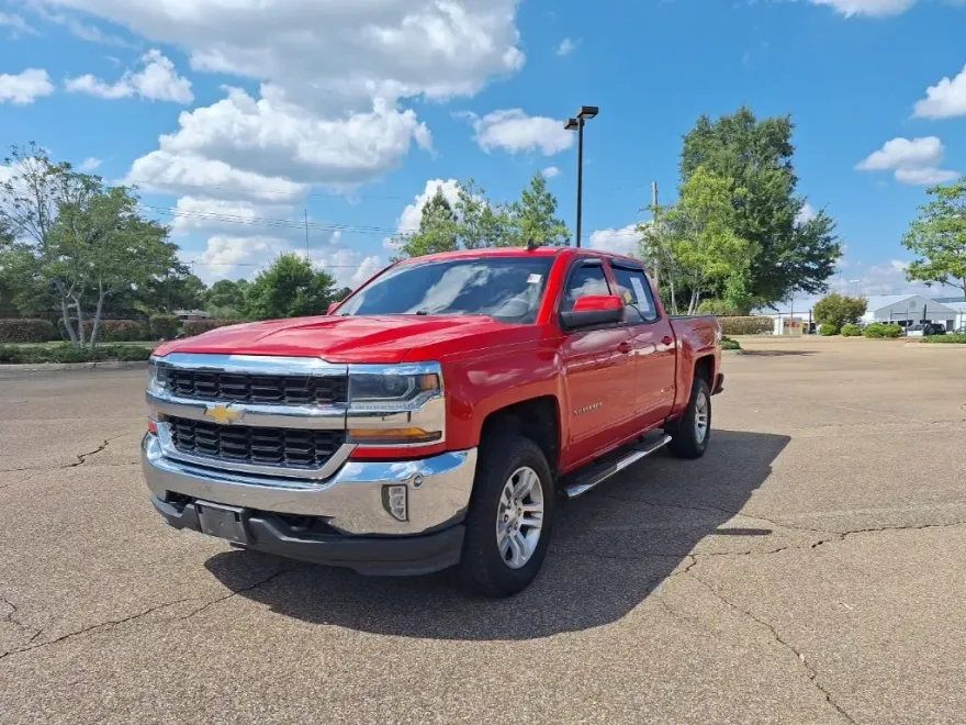 2018 Chevrolet Silverado 1500 LT photo 1