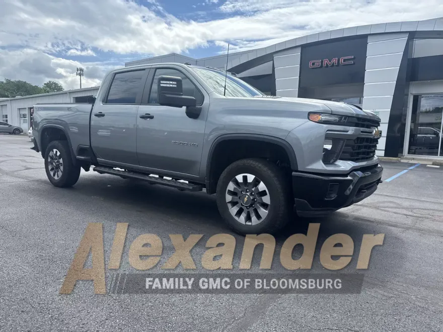 2024 Chevrolet Silverado 2500HD Custom photo 1