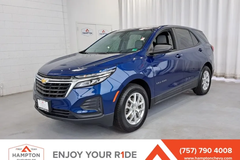 2023 Chevrolet Equinox LS photo 1