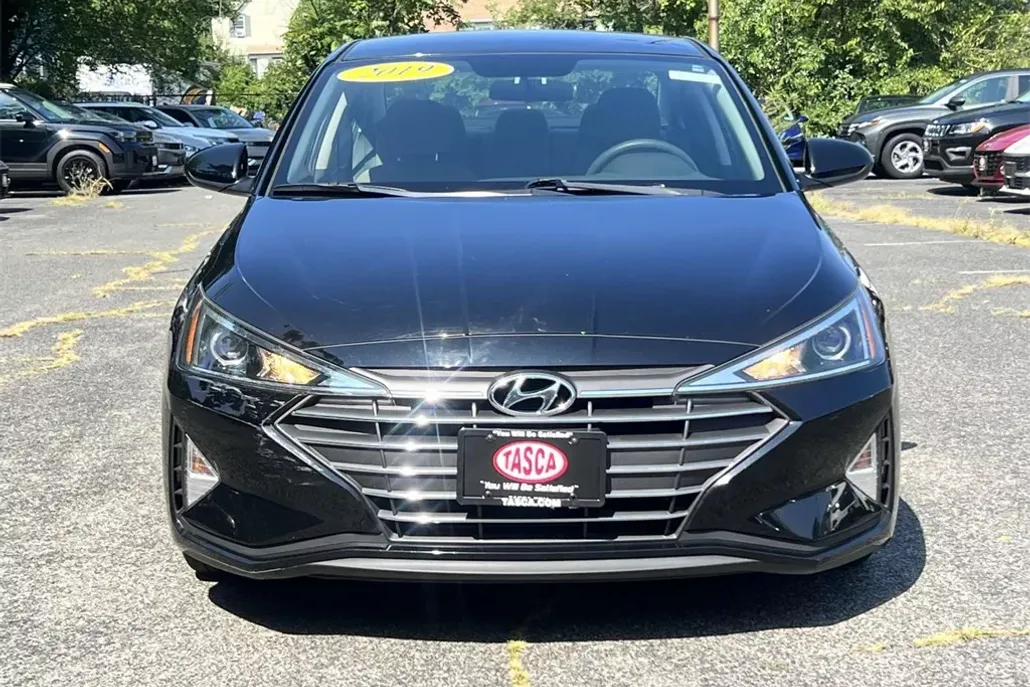 2019 Hyundai Elantra SE photo 1