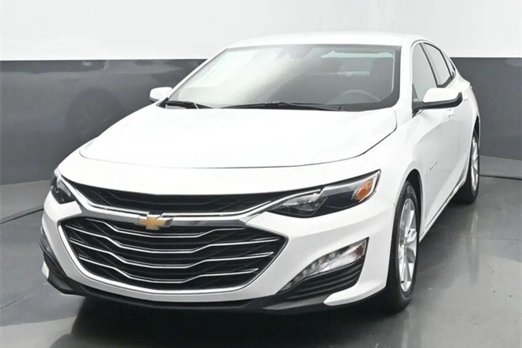 2025 Chevrolet Malibu 1LT photo 1