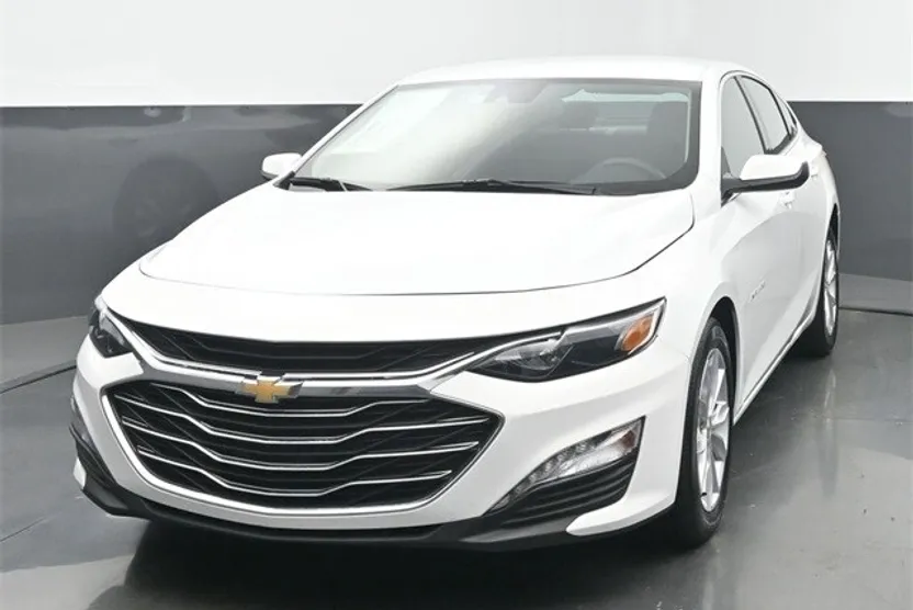2025 Chevrolet Malibu 1LT photo 1