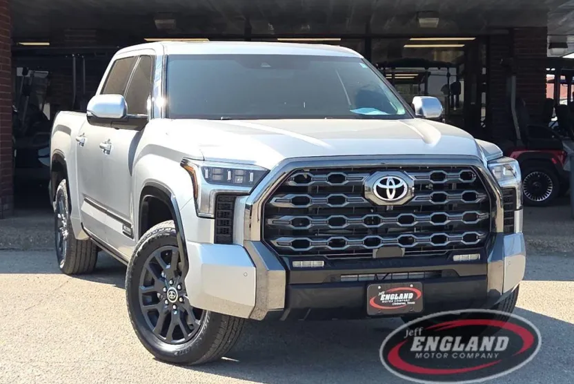 2023 Toyota Tundra Platinum photo 1