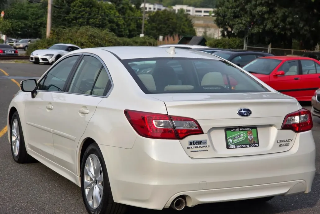 2017 Subaru Legacy 2.5i Premium photo 1