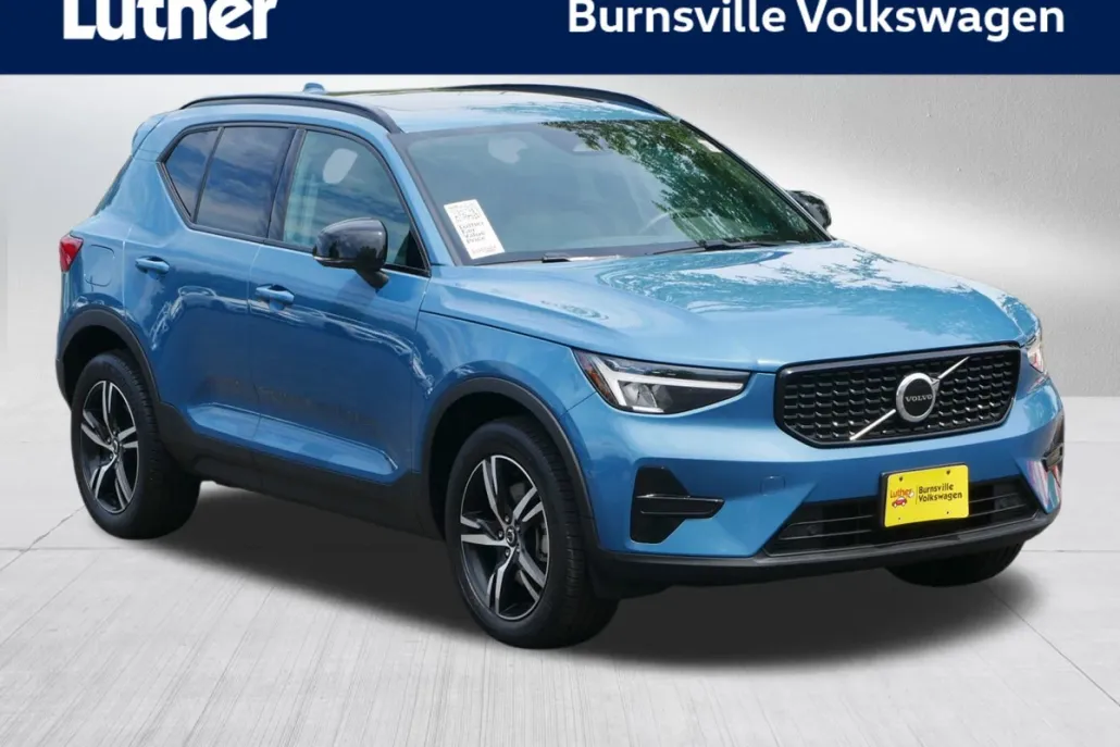 2024 Volvo XC40 Core photo 1