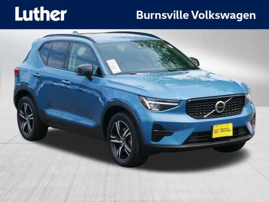 2024 Volvo XC40 Core photo 1