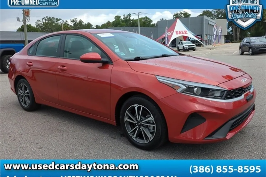 2023 Kia Forte LXS photo 1