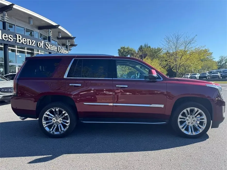 2020 Cadillac Escalade Luxury photo 1