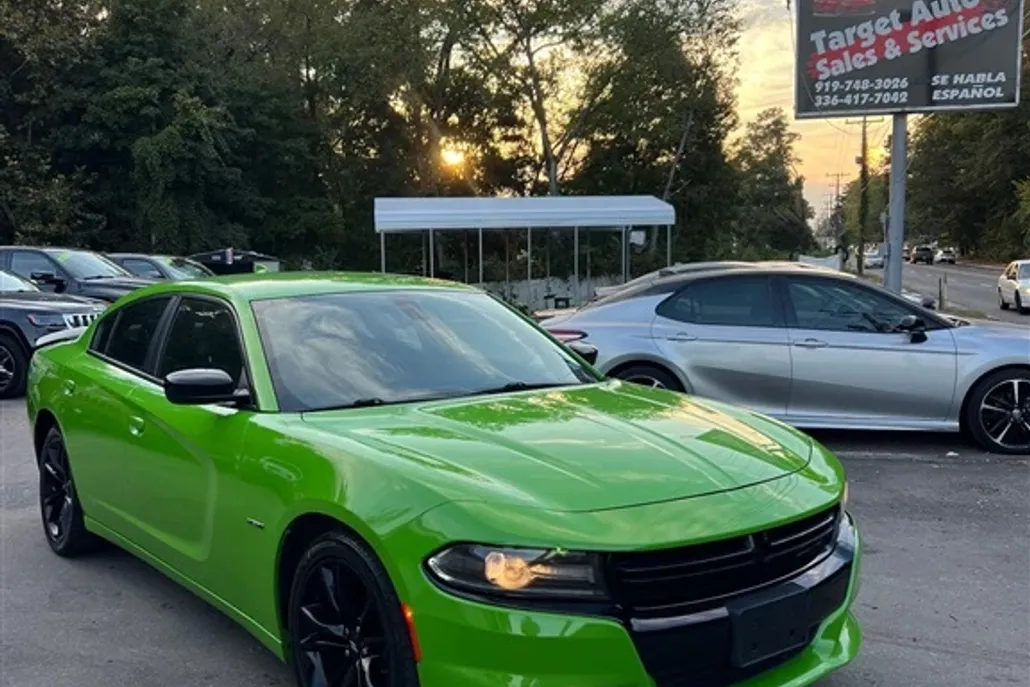 2017 Dodge Charger R/T photo 1