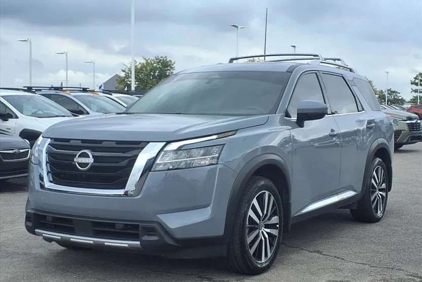 2024 Nissan Pathfinder Platinum photo 1