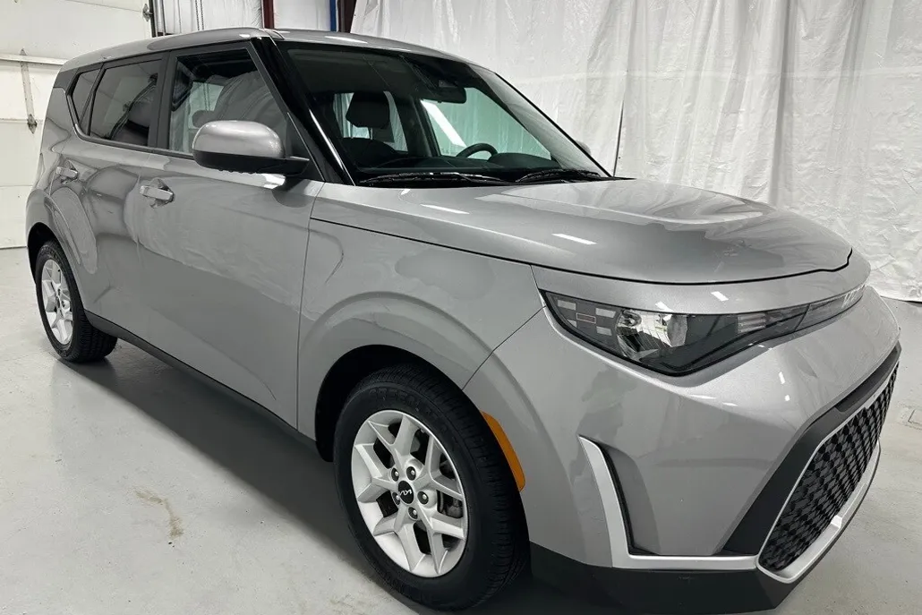 2024 Kia Soul LX photo 1
