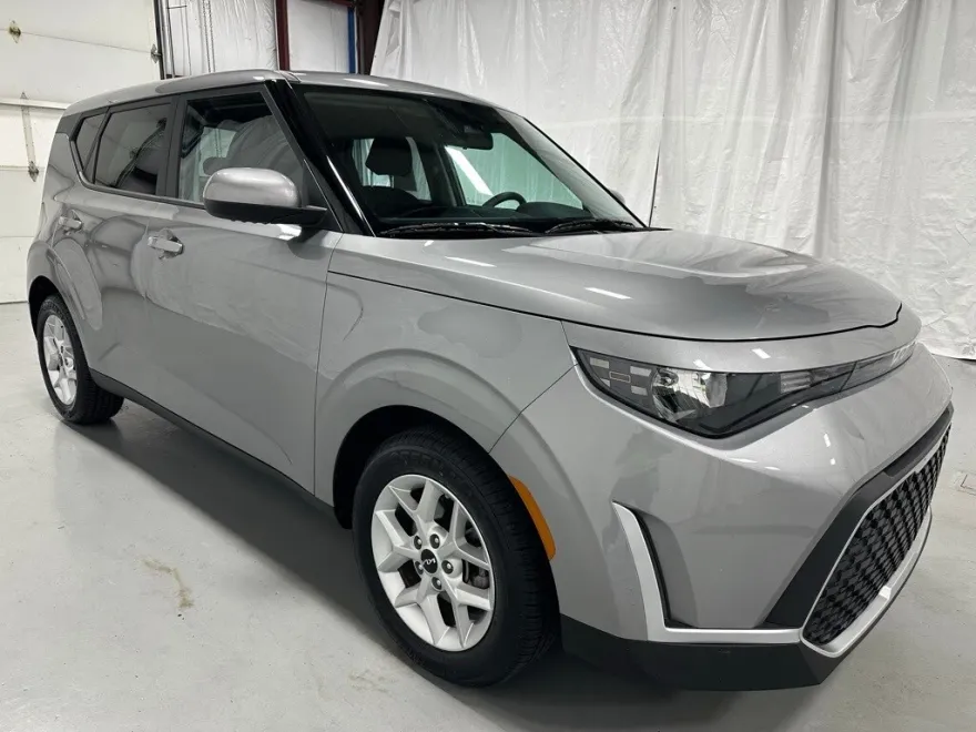 2024 Kia Soul LX photo 1
