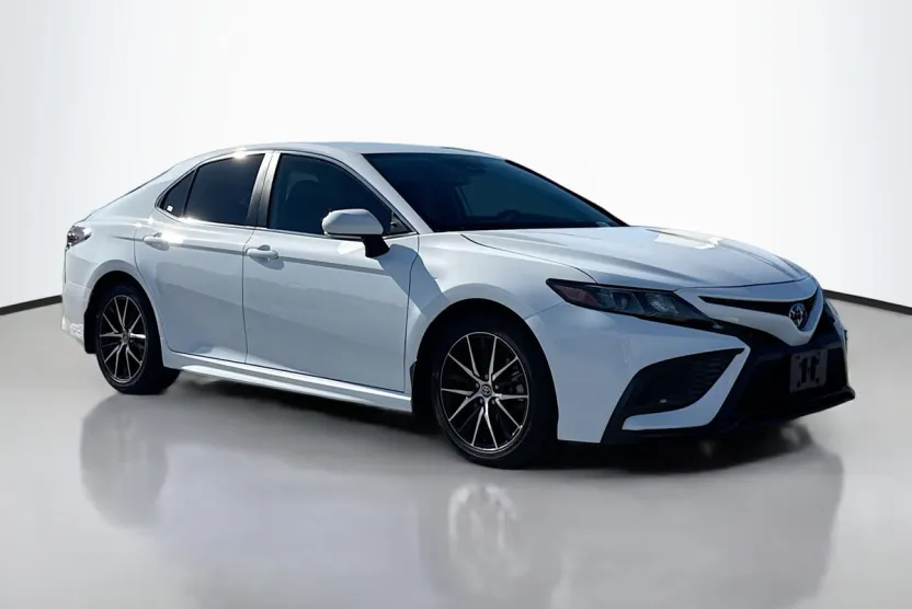 2024 Toyota Camry SE photo 1