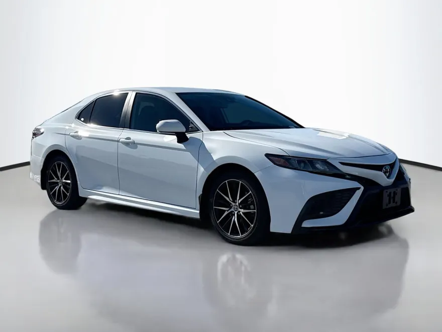2024 Toyota Camry SE photo 1