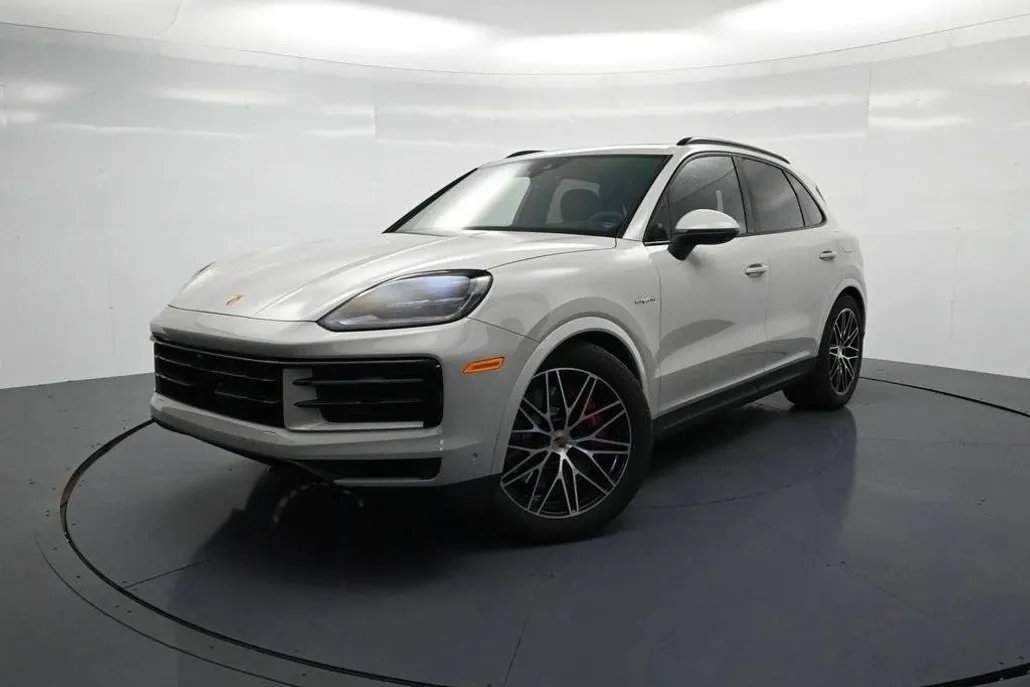 2025 Porsche Cayenne E-Hybrid S photo 1