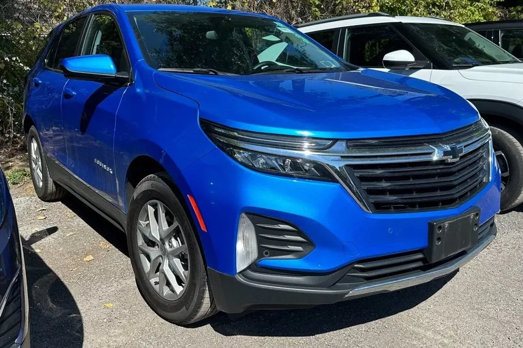 2024 Chevrolet Equinox LT photo 1